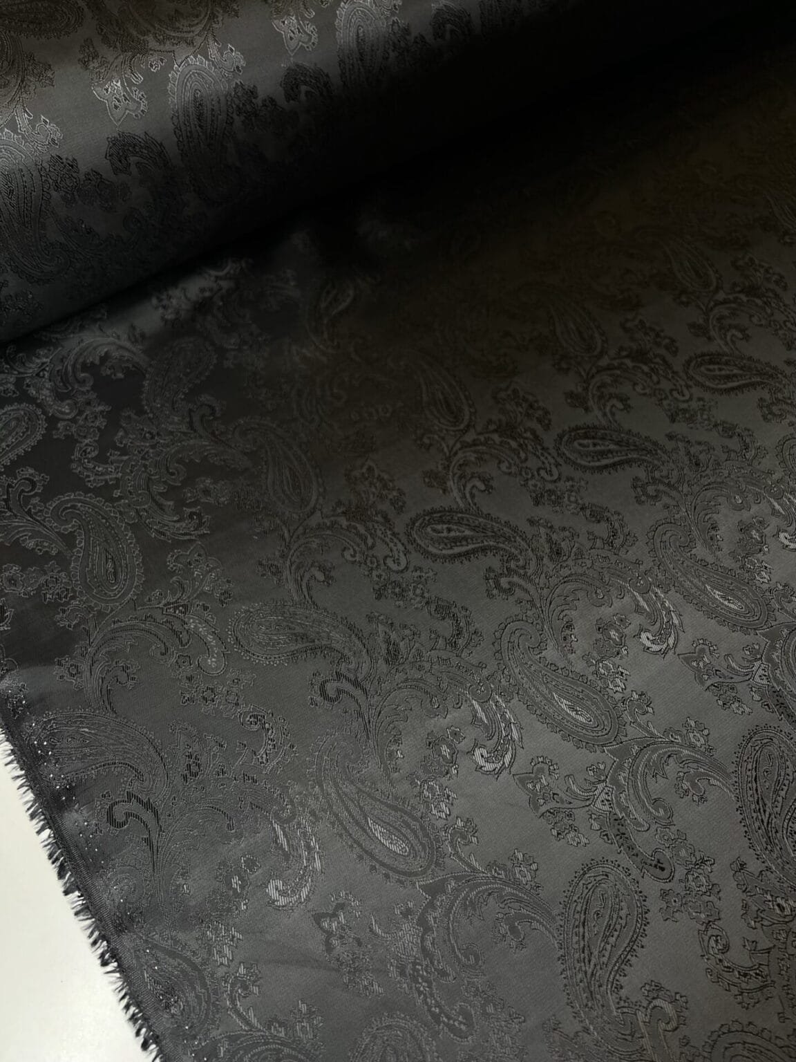 Itališkas pamušalinis audinys „Black Paisley“ rašto
