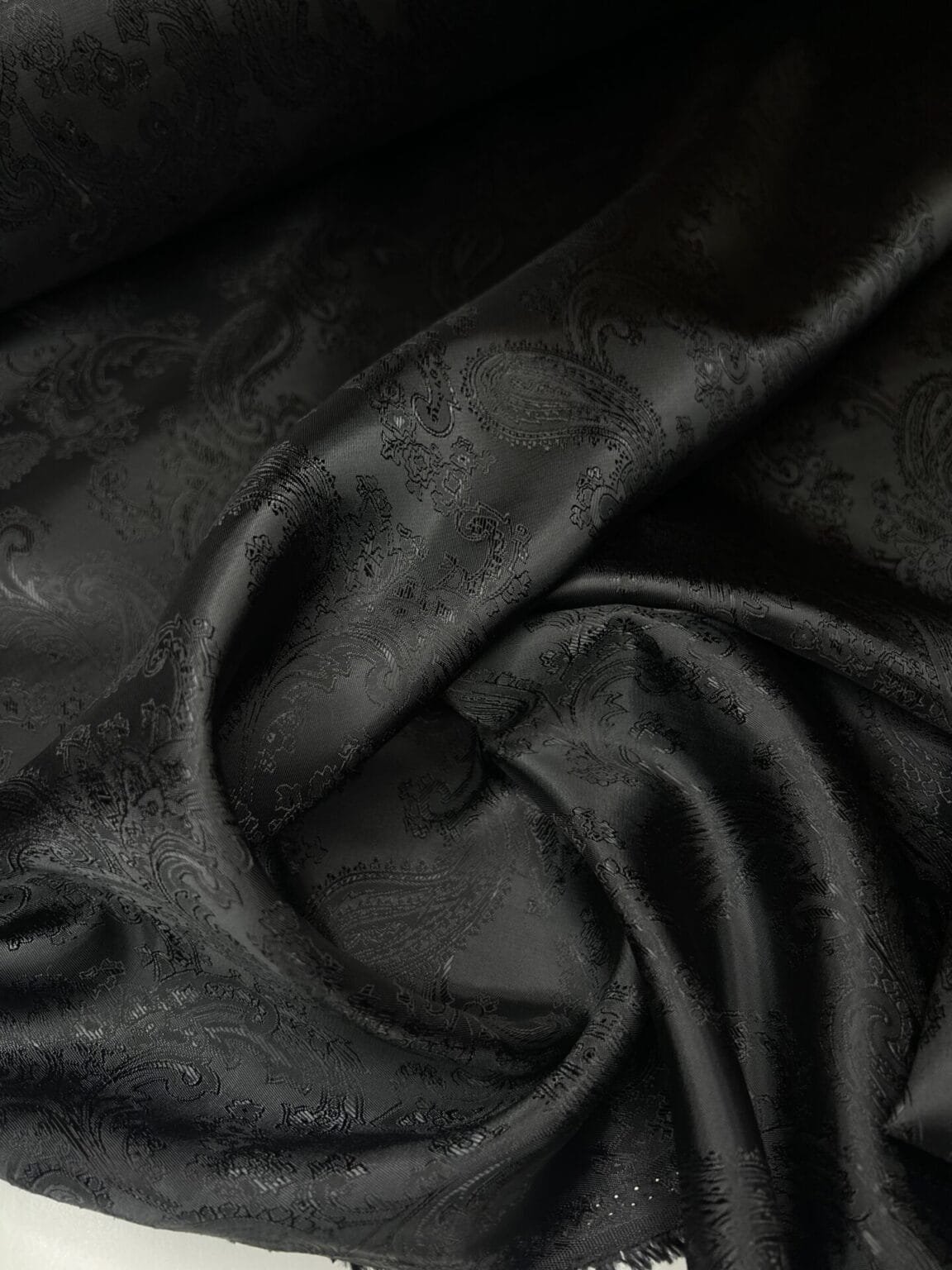 Itališkas pamušalinis audinys „Black Paisley“ rašto