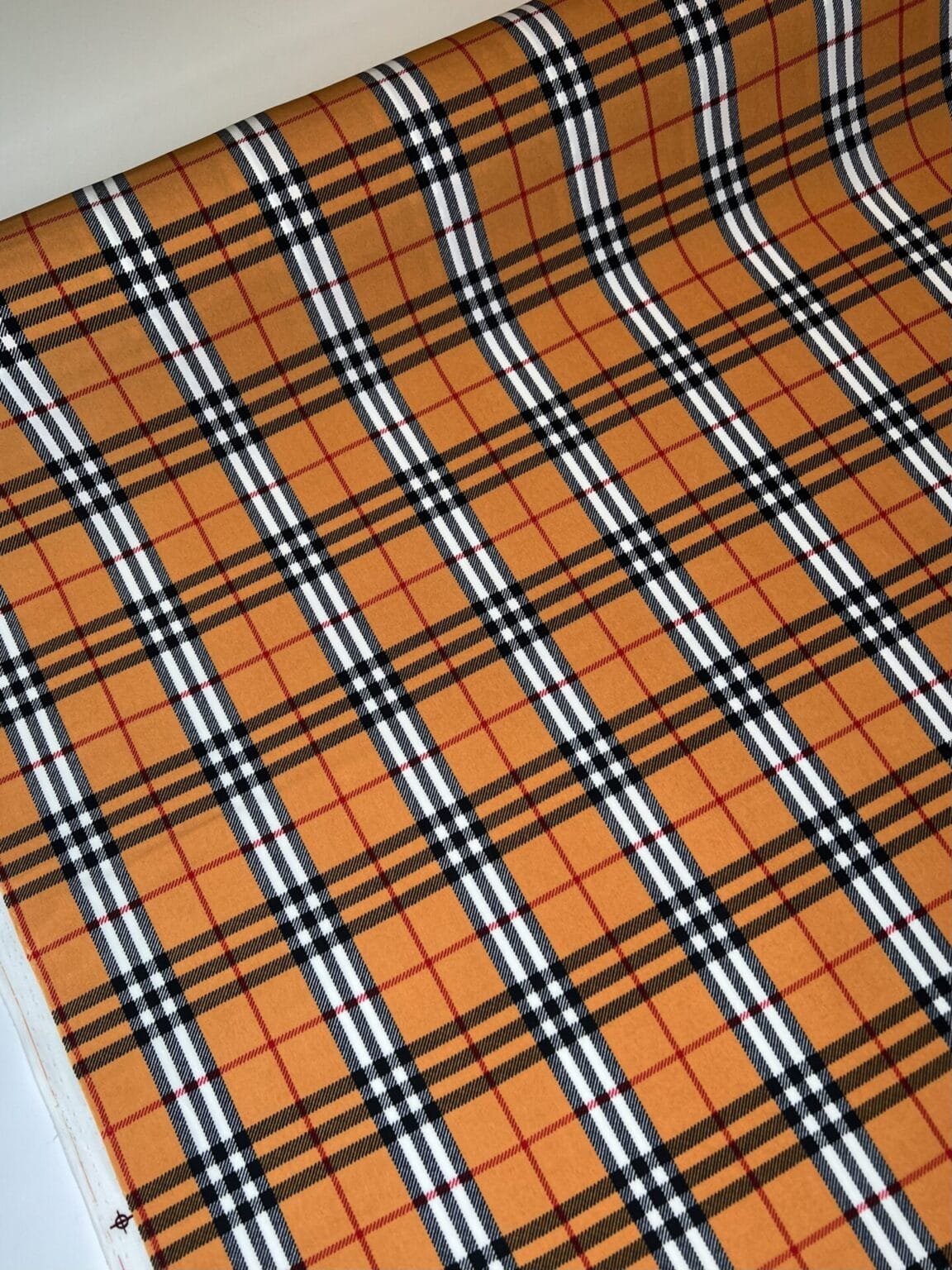 „Silky“ audinys „Burberry“ rašto