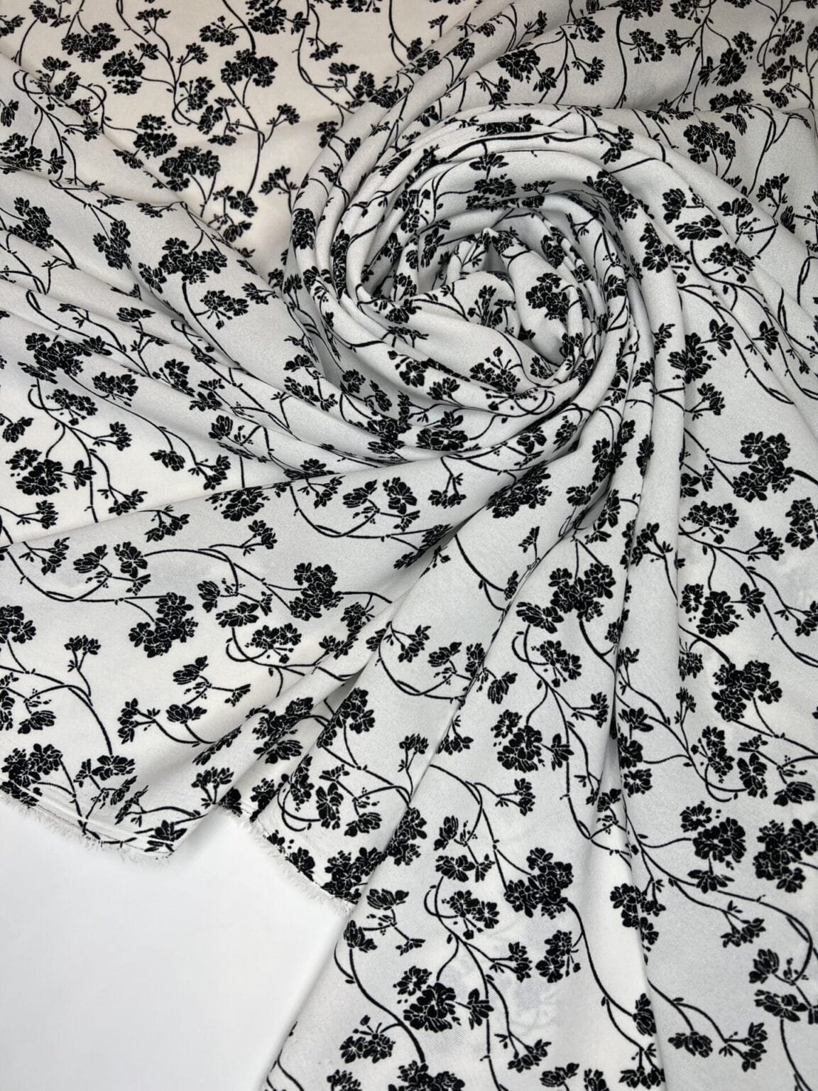 „Silky“ audinys krepo tekstūros „Floral Classic“