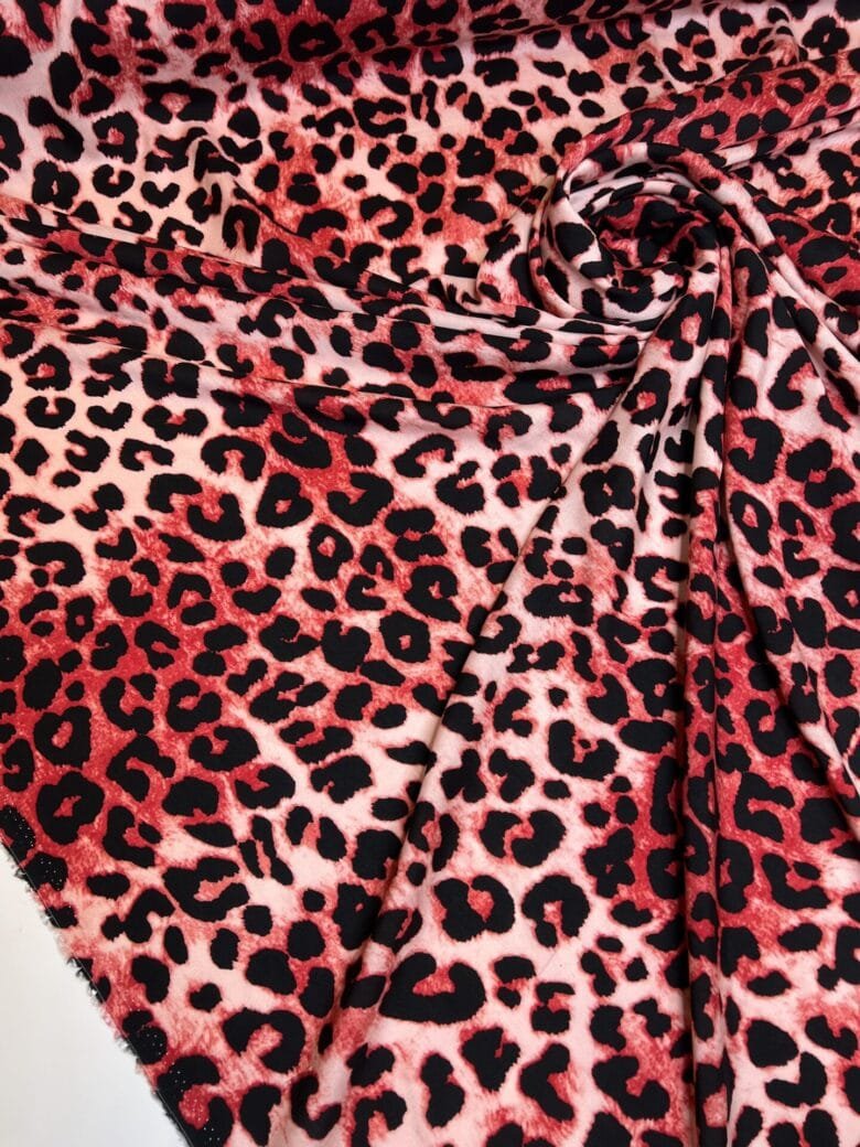 Viskozės audinys rožinio leopardo rašto