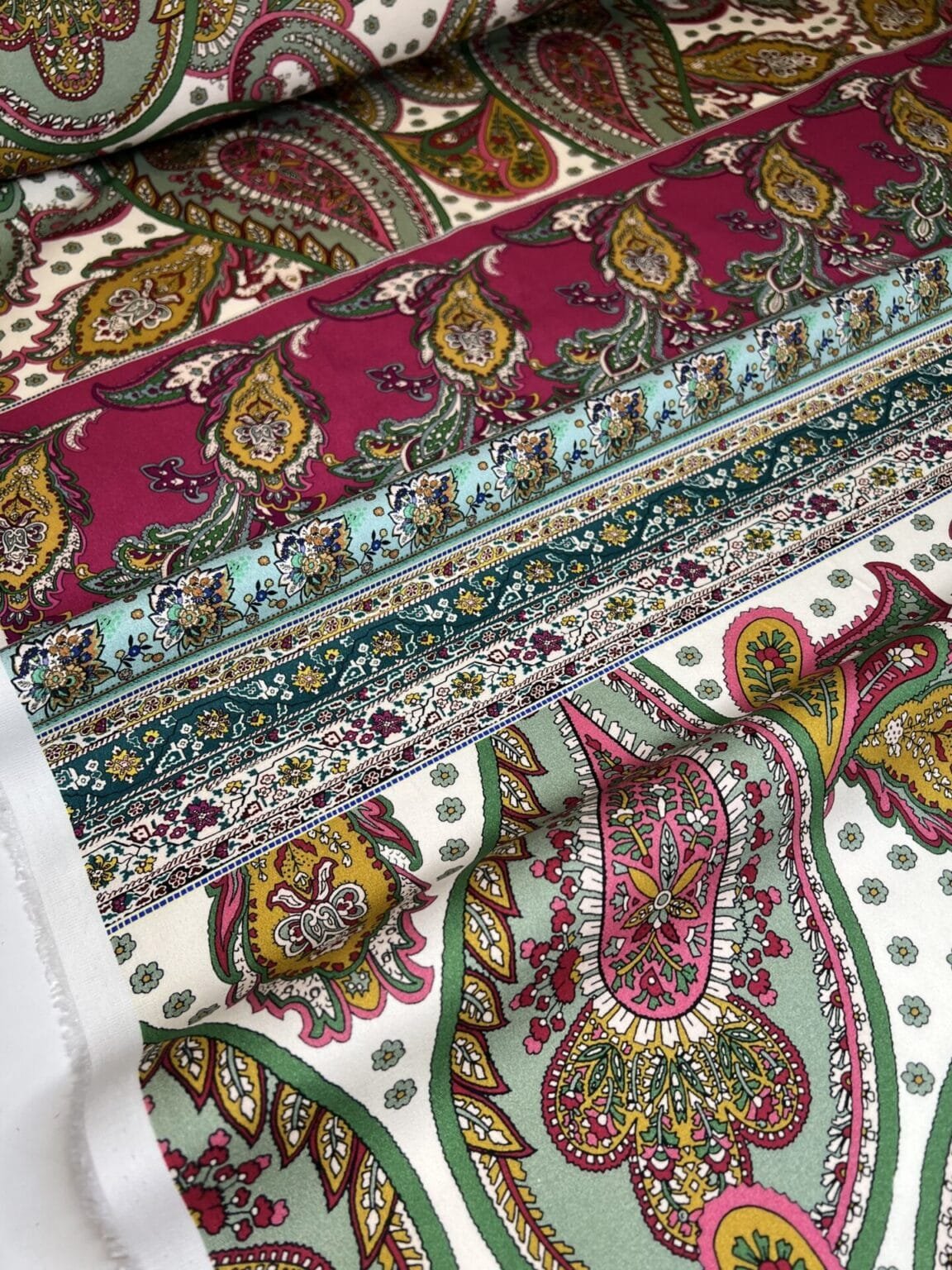 Итальянская хлопковая ткань с эластаном в раппортах