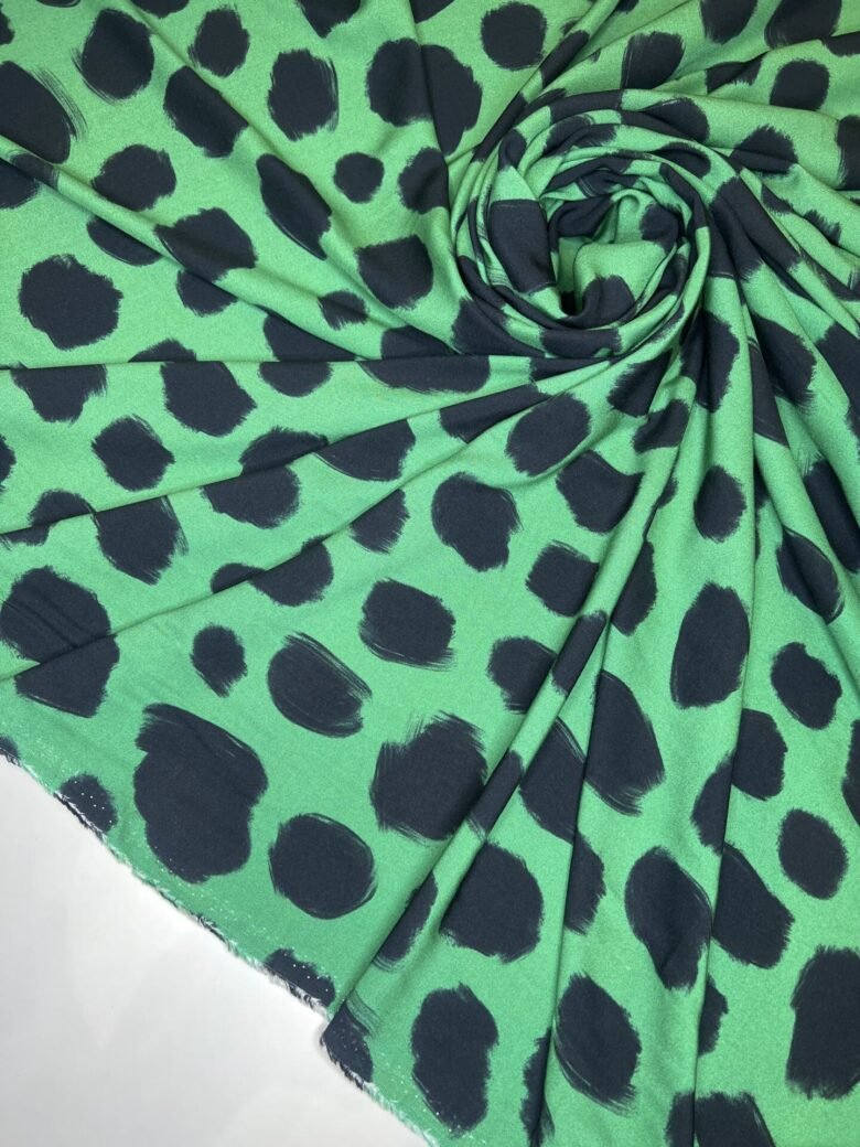 „Twill“ viskozės audinys gyvūninio rašto