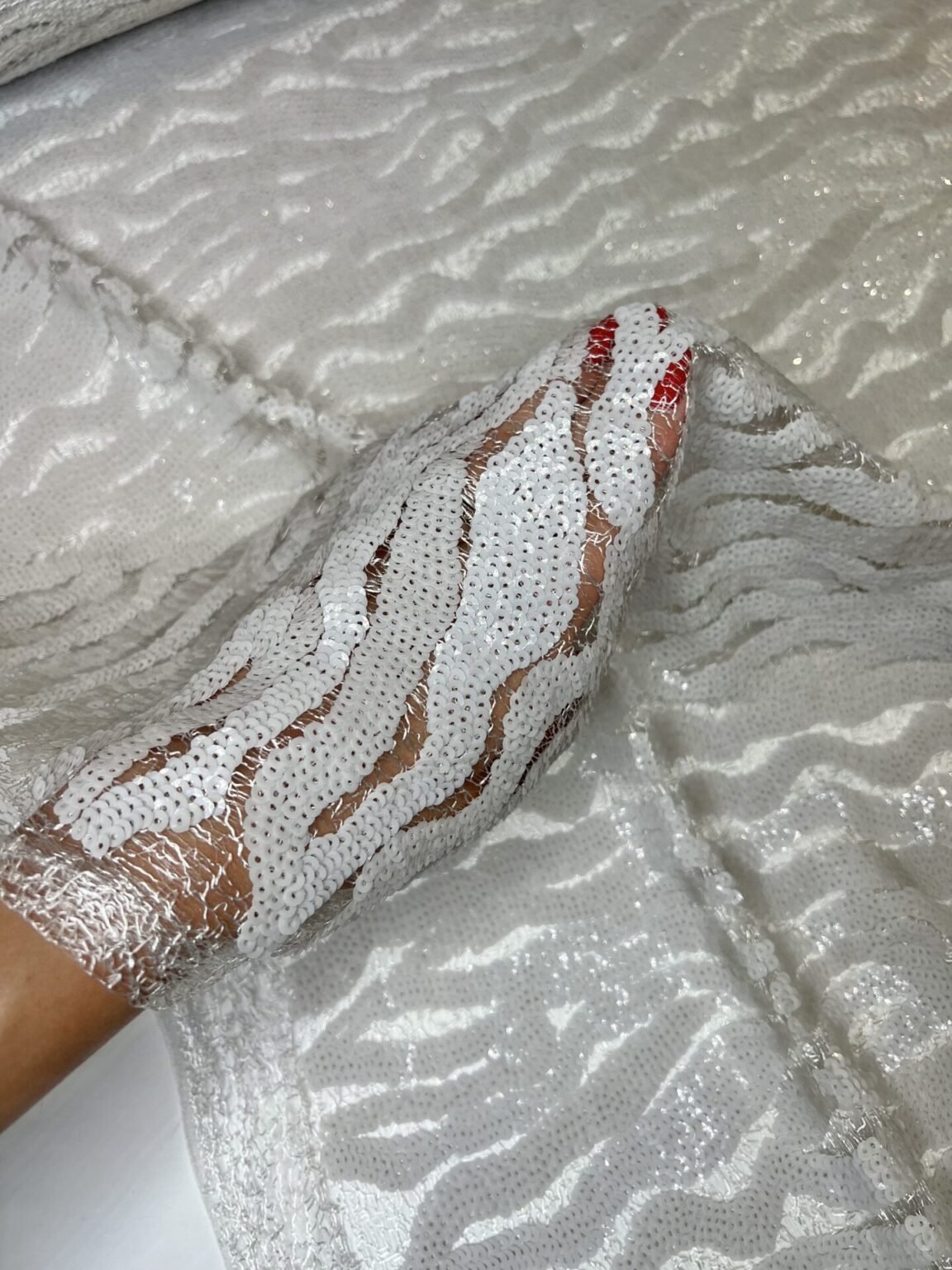PREMIUM audinys su žvyneliais baltos spalvos