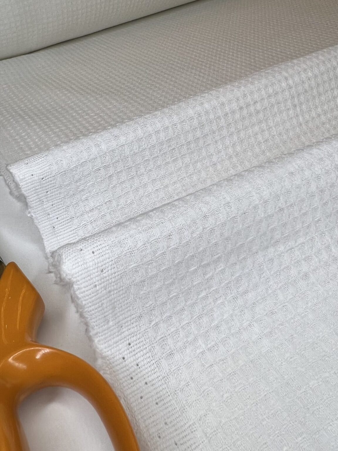 Lietuviškas lino ir medvilnės vaflinis audinys baltos spalvos