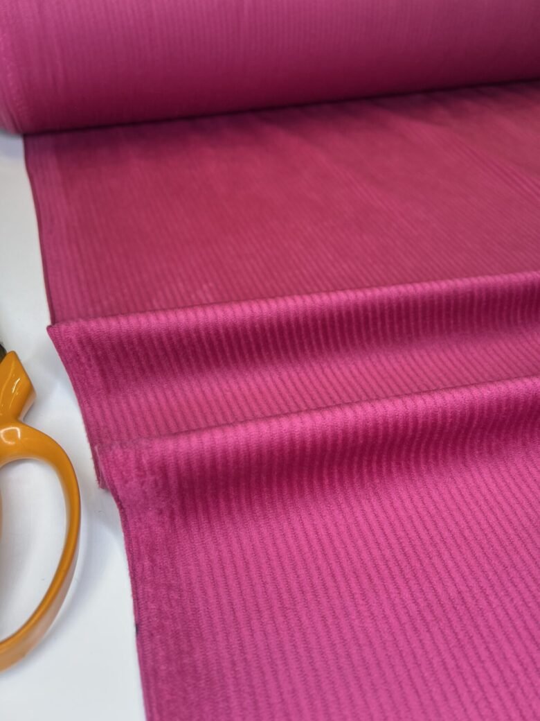Velvetas su elastanu ryškiai rožinės spalvos