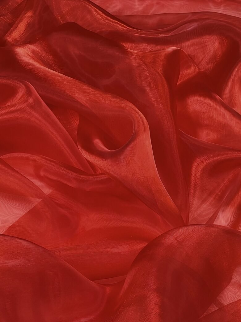 Organza „Raudonos Rožės“ spalvos (300cm. pločio)