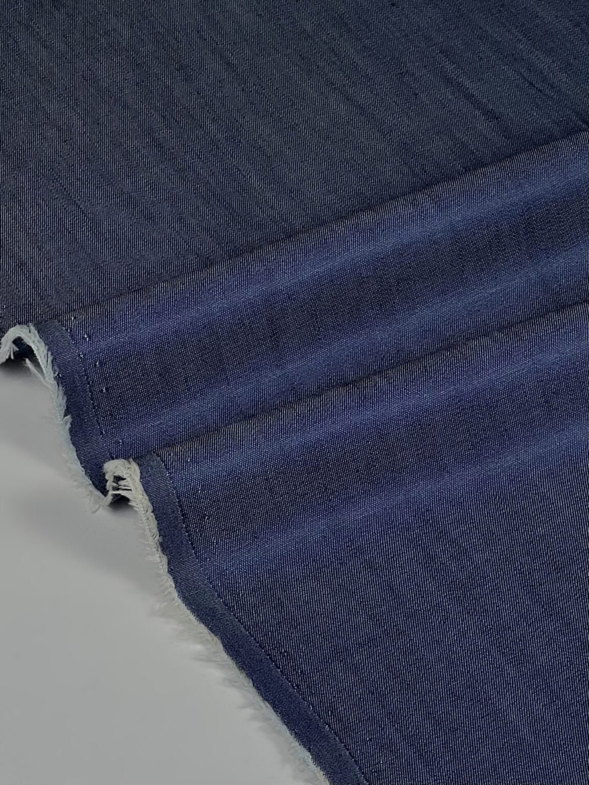 TENCEL (tencelio) plonas audinys rašalo mėlynos spalvos (labai dažantis)