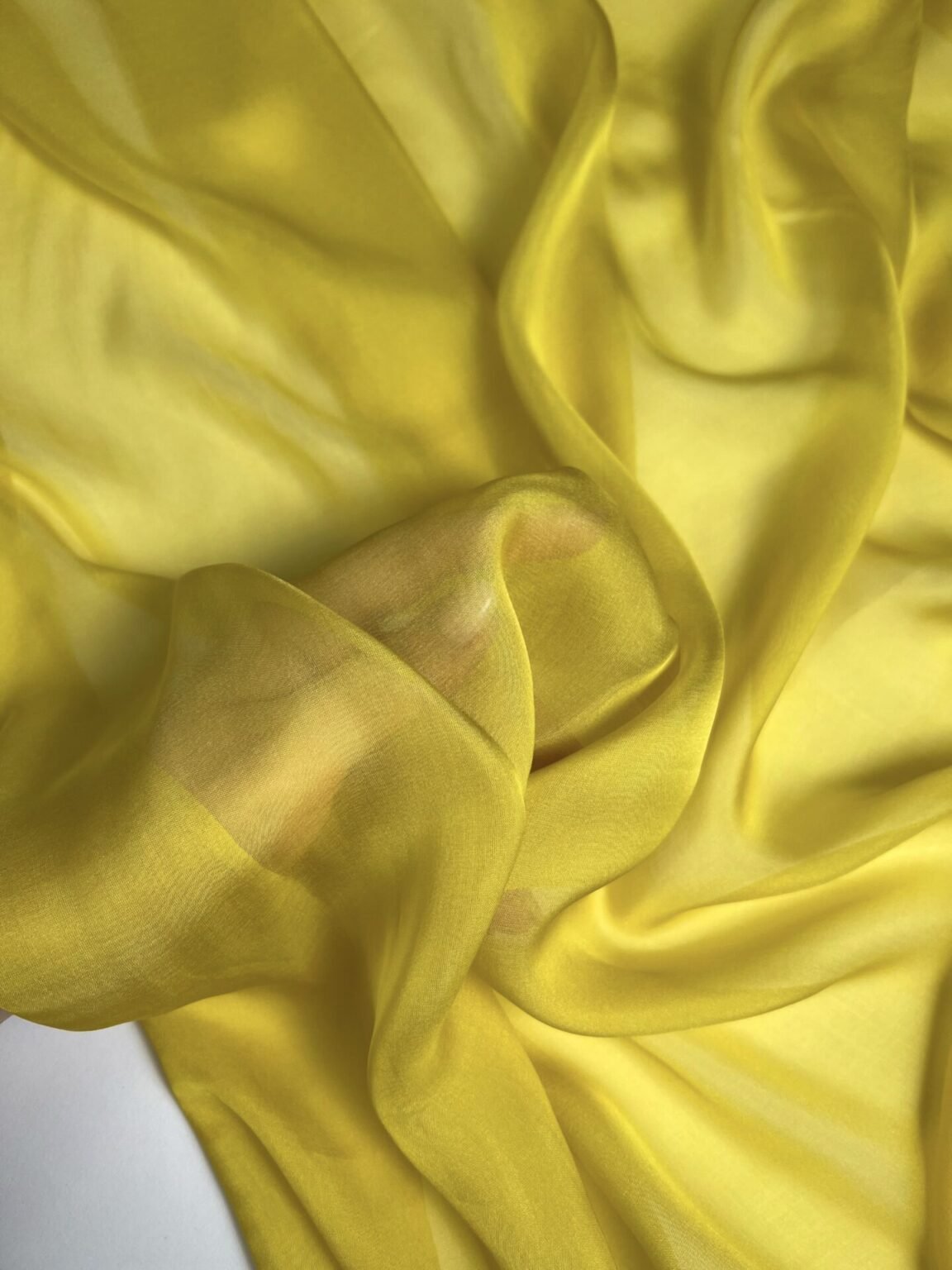 Itališkas kolekcinis šifoninis vienspalvis šilkas „Lemon“ spalvos