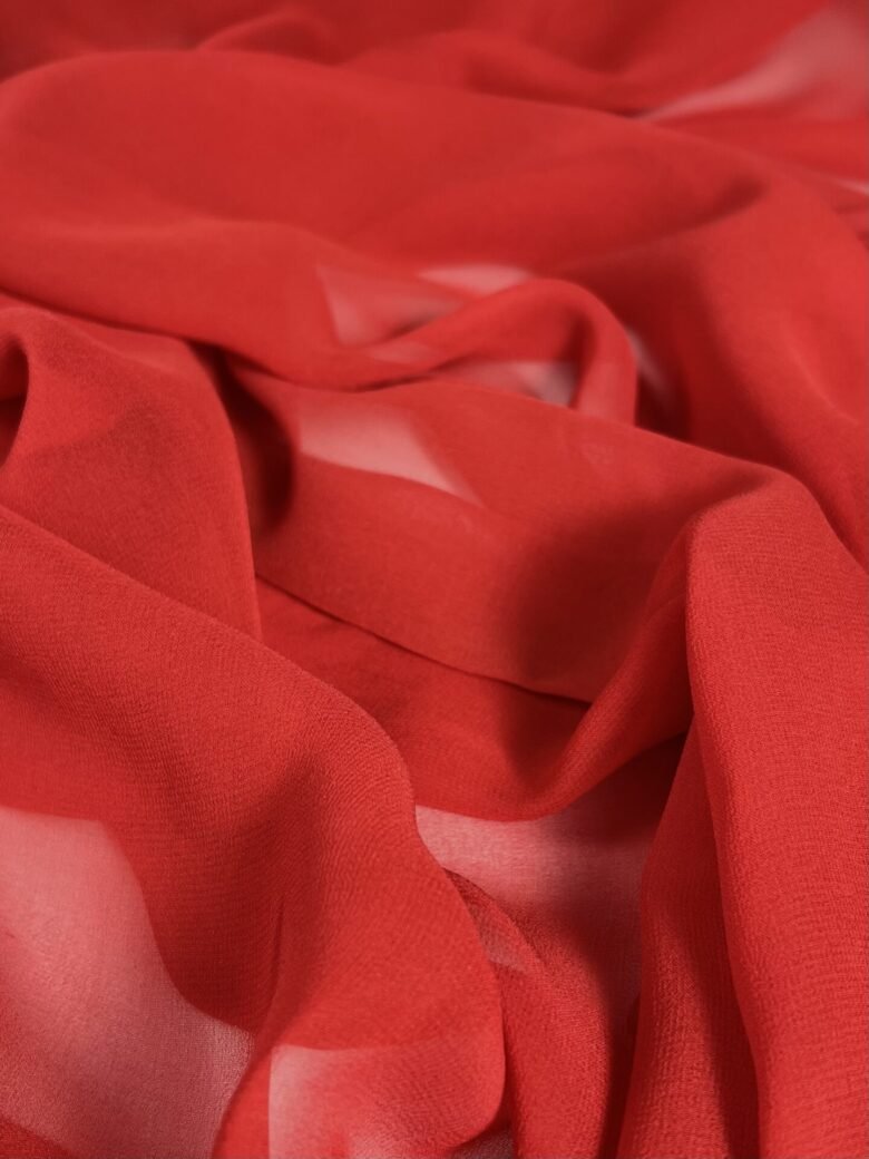 Itališkas kolekcinis šifoninis vienspalvis šilkas „Red Rose“ spalvos