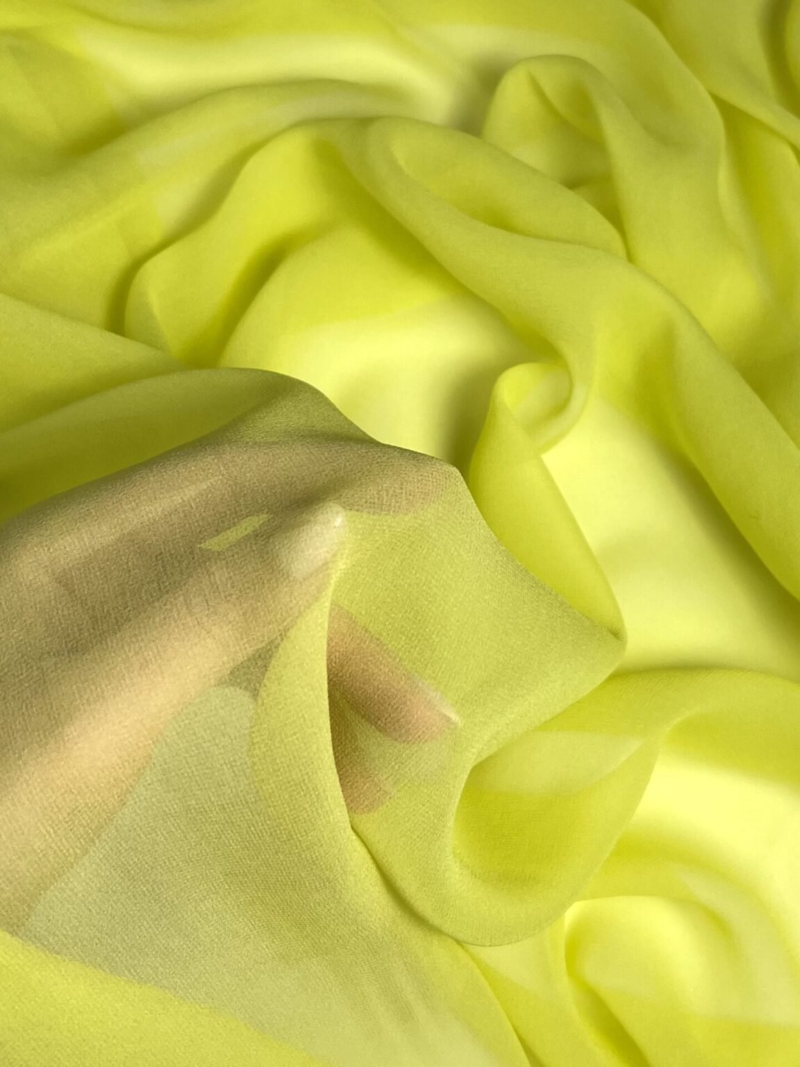 Itališkas kolekcinis šifoninis vienspalvis šilkas „Neon Yellow“ spalvos
