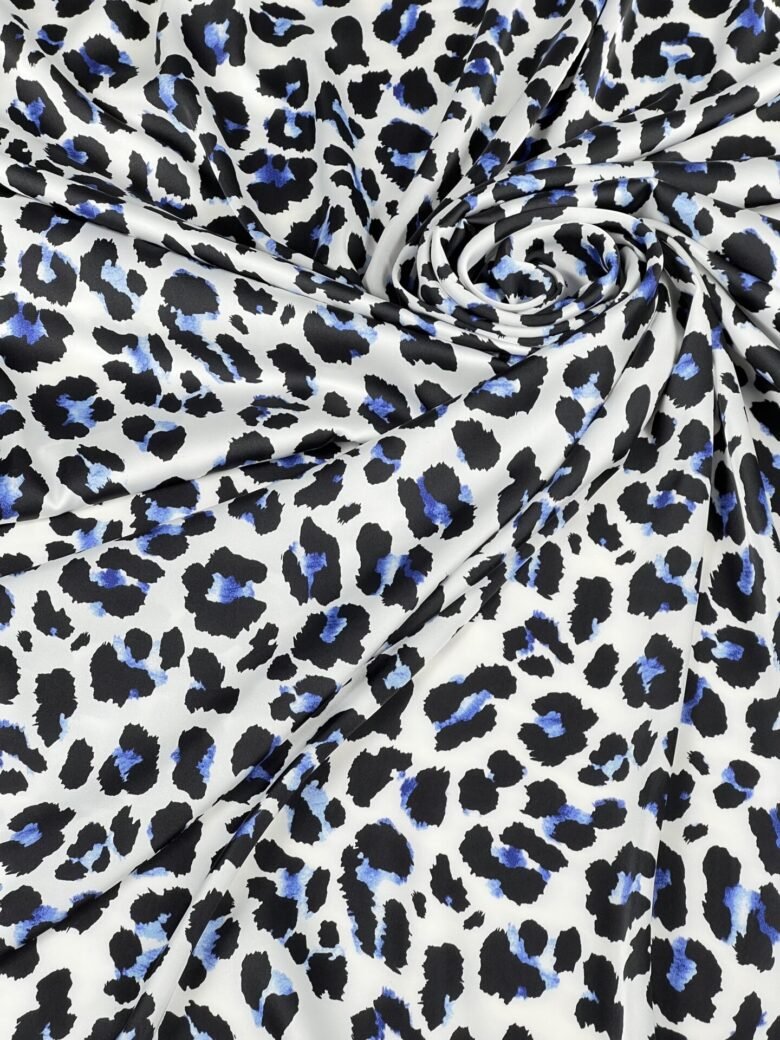 Armani šilkas (satinas) „Snieginis Leopardas“
