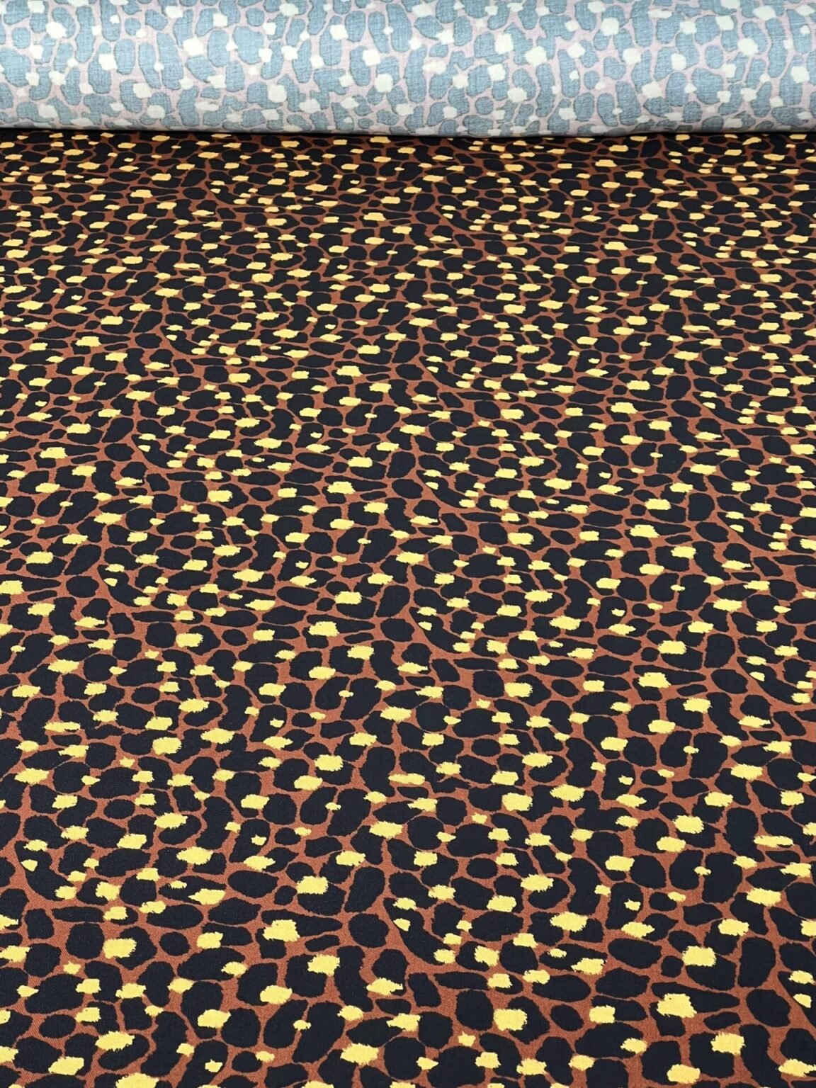 „Twill“ viskozės audinys „Ryškaus Leopardo“ rašto
