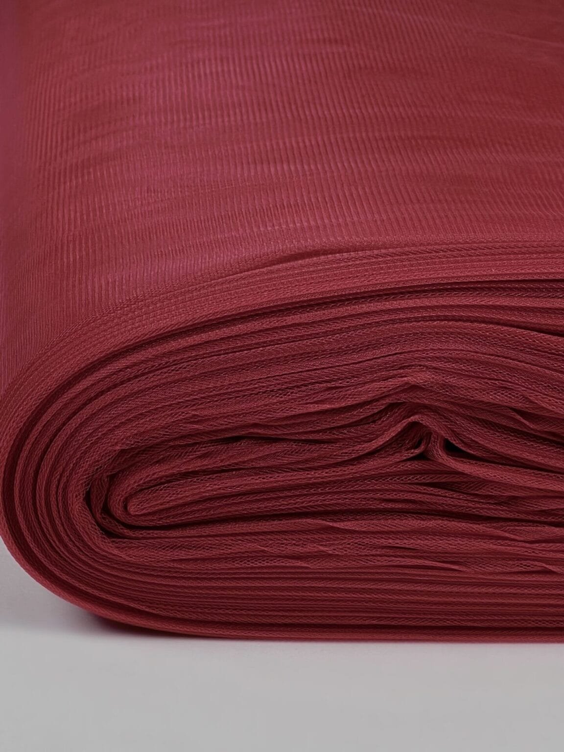 Tiulis „Ryškios Burgundy“ spalvos