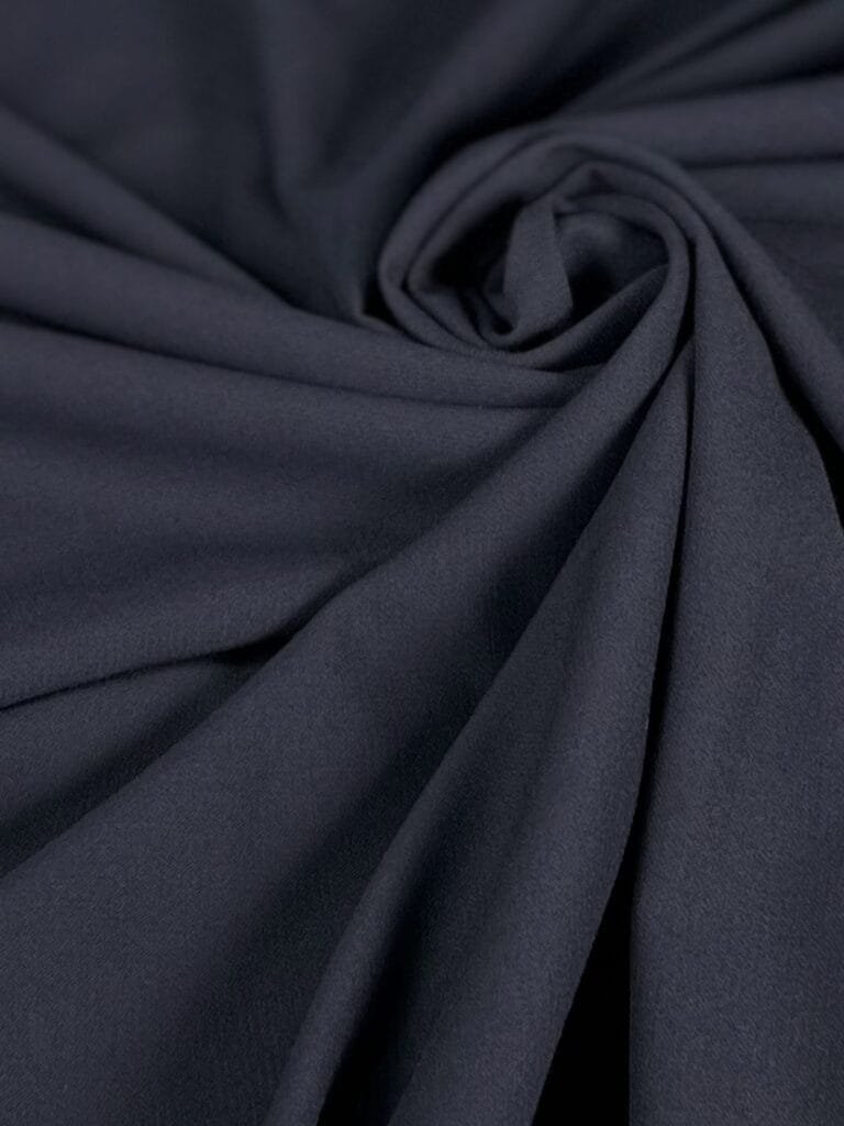 Легкая итальянская костюмная/платьевая ткань из "Virgin Wool" темно-синего цвета