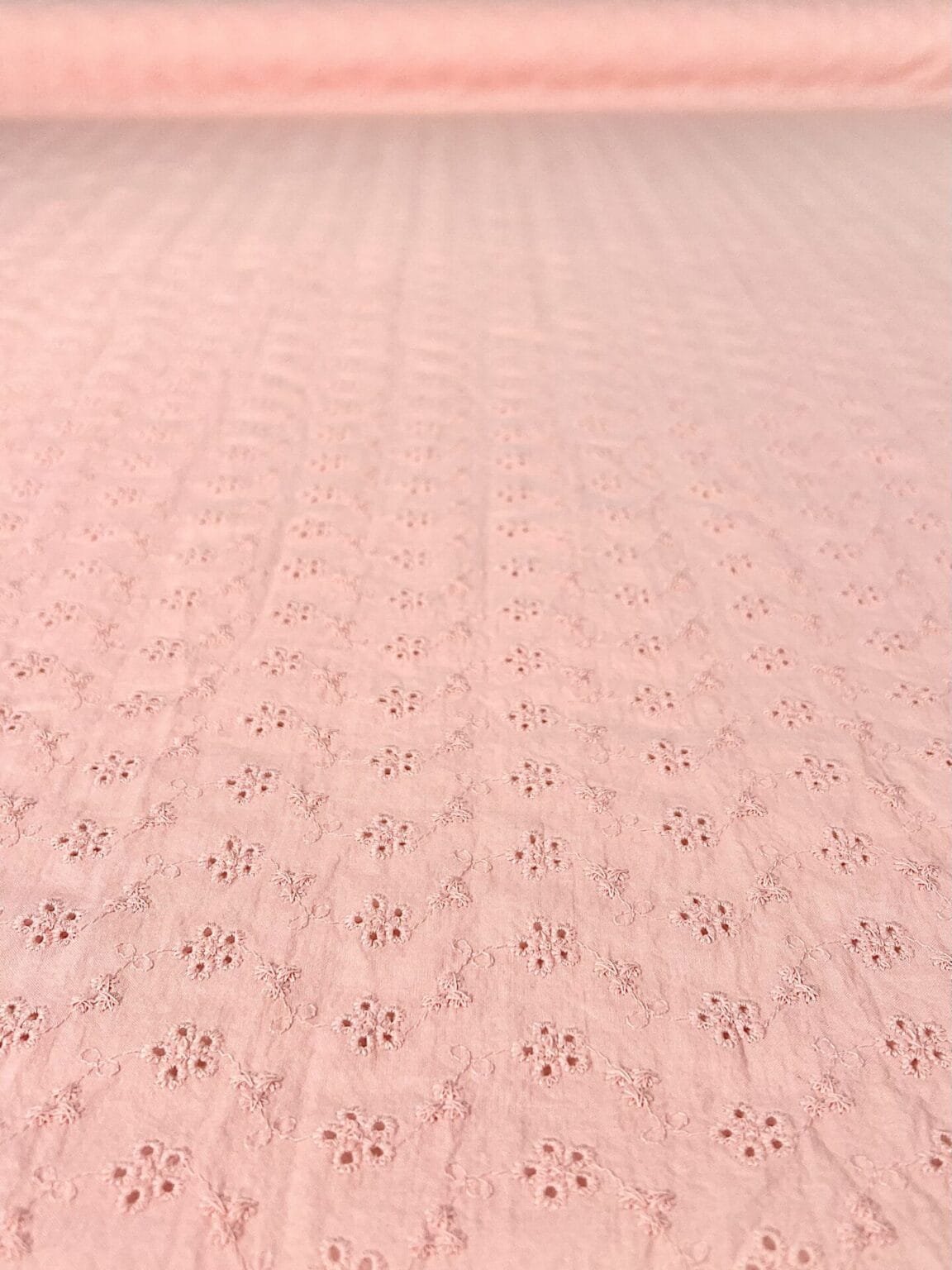 Siuvinėta medvilnė „Baby Pink“ spalvos