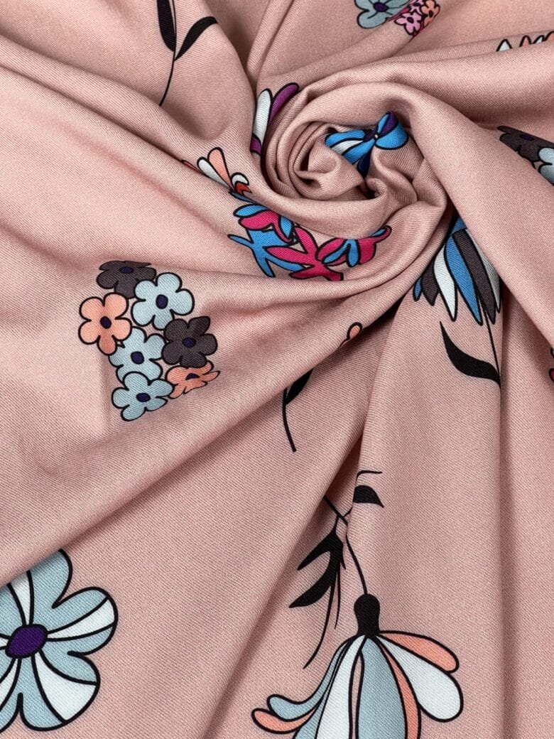 „Twill“ viskozės audinys „Gėlių Abstrakcija“ (SU BROKU)