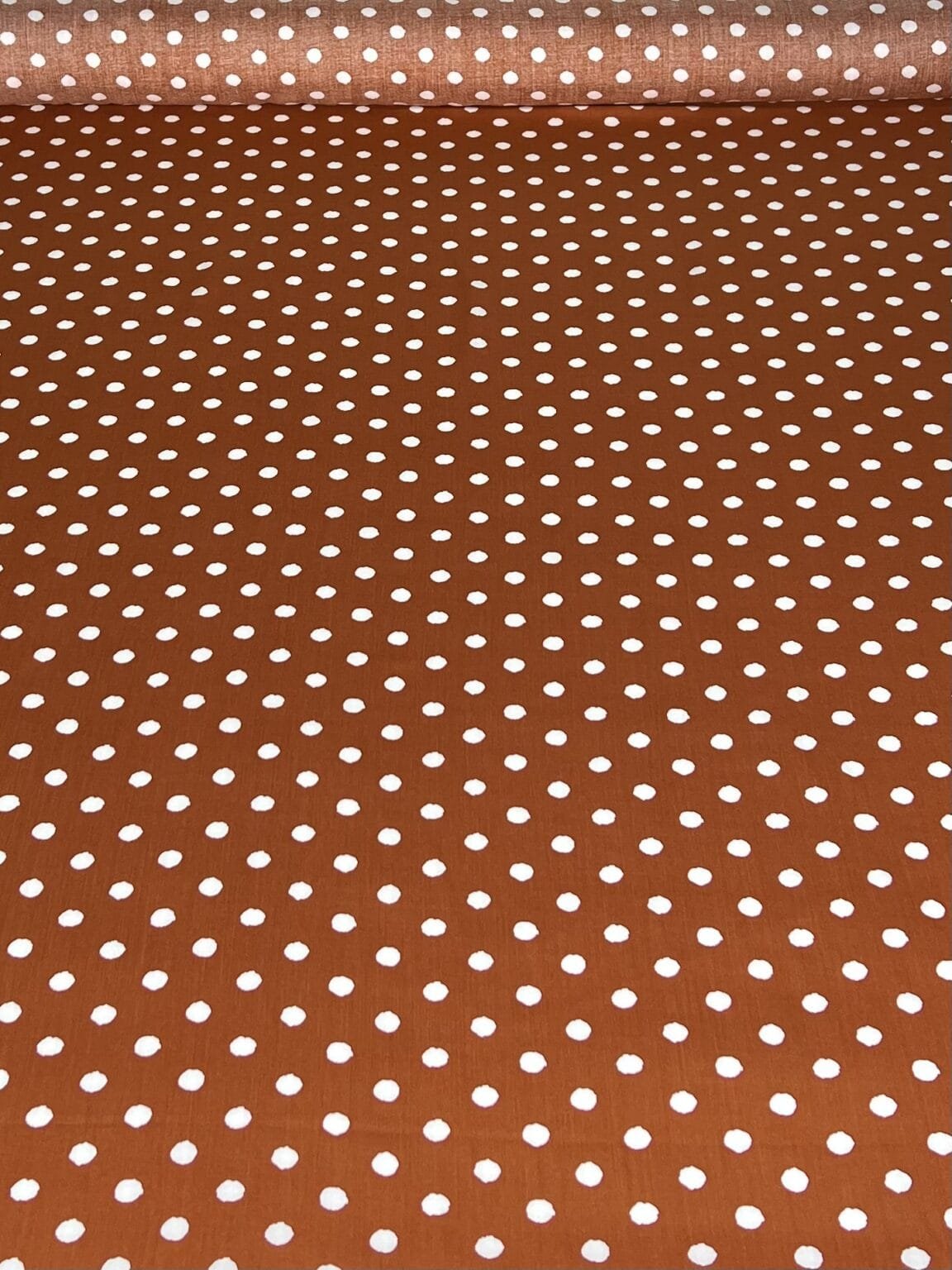 Suknelinis viskozės audinys taškeliais „Warna Terracotta“ spalvos