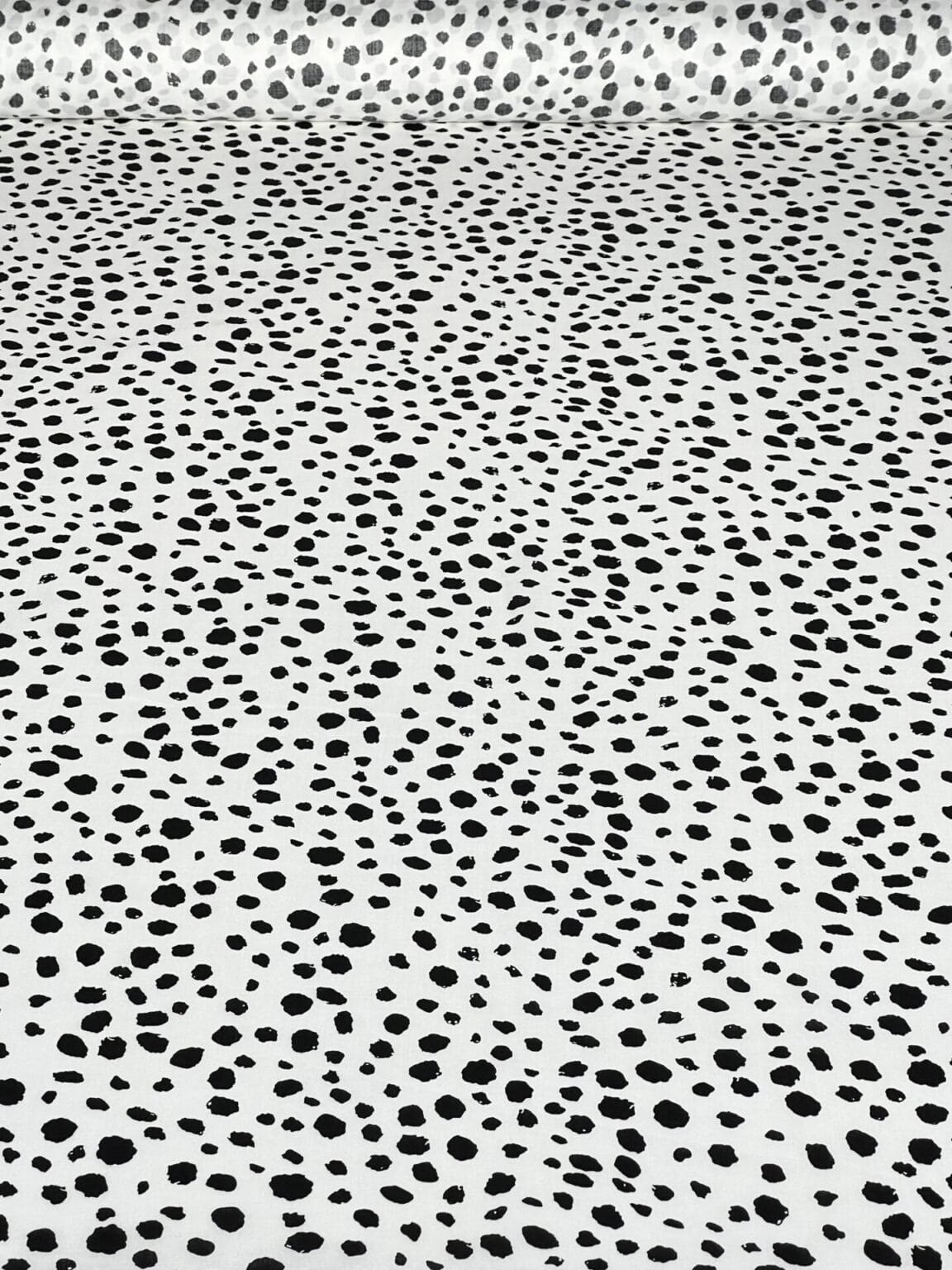 Suknelinis viskozės audinys „Snieginis Leopardas“