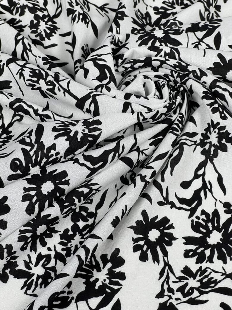 Suknelinis viskozės audinys „Dark Flowers“