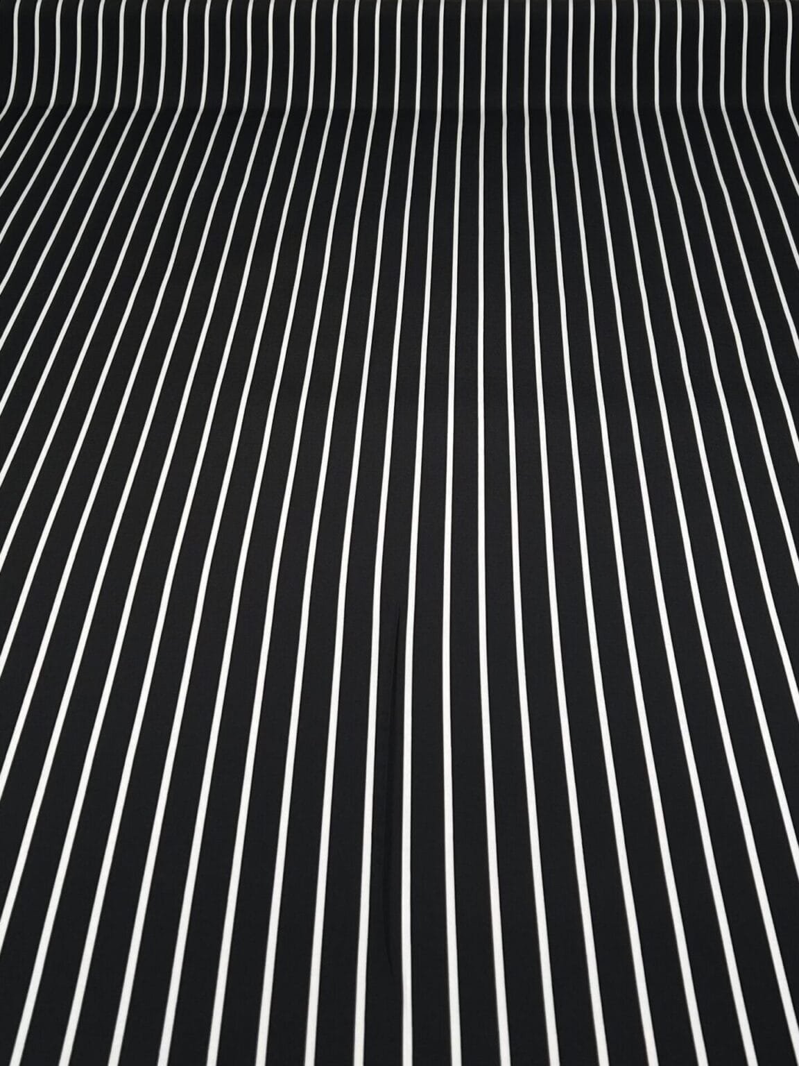 „Silky“ dryžuotas audinys „Black & White Elegancу“