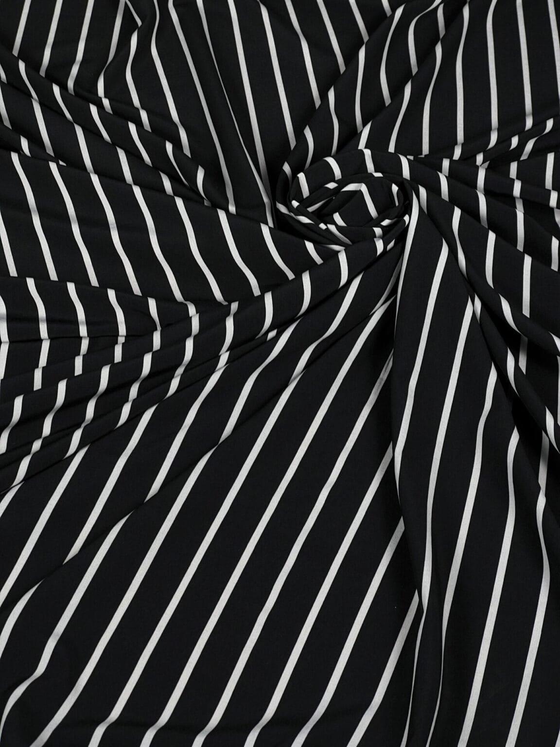 „Silky“ dryžuotas audinys „Black & White Elegancу“