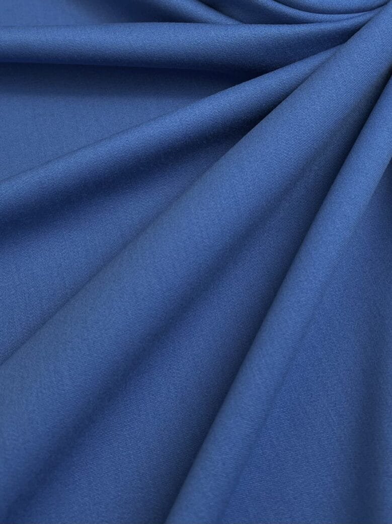 Kostiuminis viskozės audinys „King Blue“ spalvos