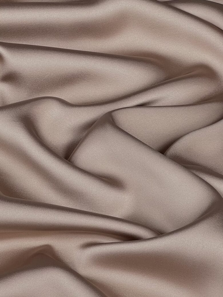 Dvipusis satinas su elastanu „Nude“ (kaina už likutį 1.7 m)