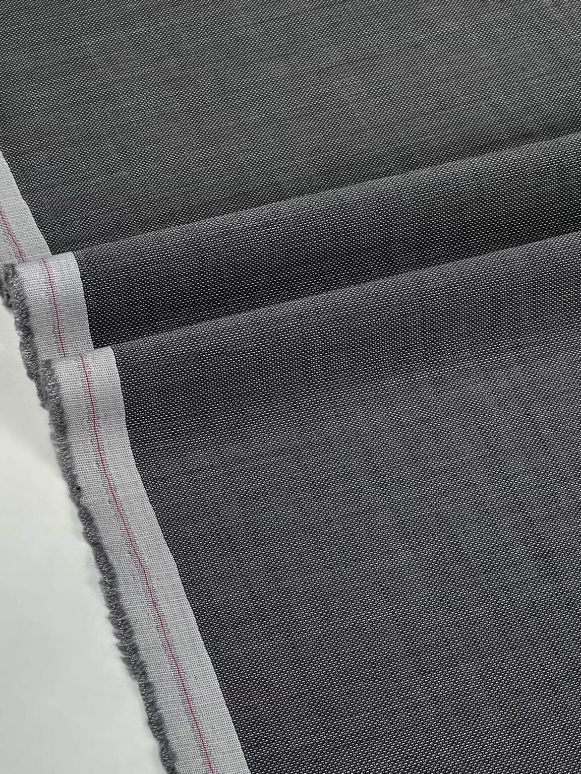 Itališkas kostiuminis „Virgin“ vilnos audinys „Silky Grey“ su 15% natūralaus šilko