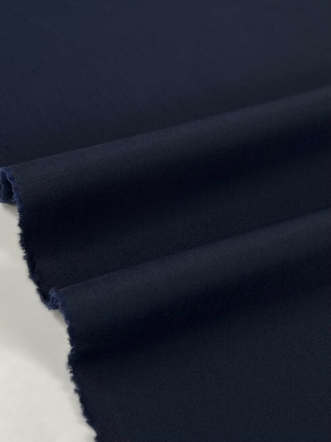 Itališkas kostiuminis „Virgin“ vilnos audinys „Blue Black“