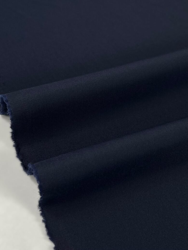 Itališkas kostiuminis „Virgin“ vilnos audinys „Blue Black“