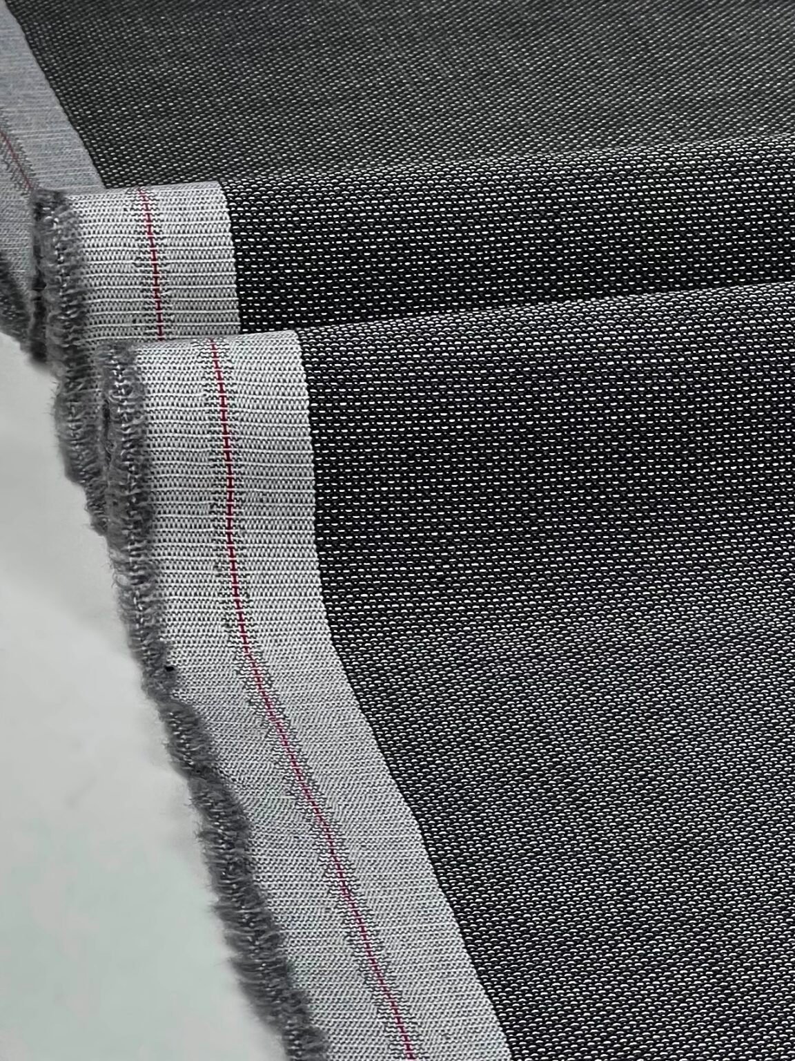 Itališkas kostiuminis „Virgin“ vilnos audinys „Silky Grey“ su 15% natūralaus šilko