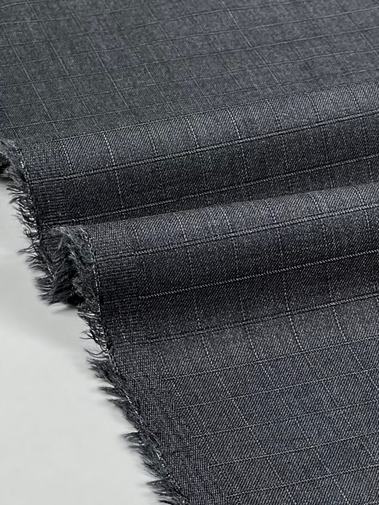 Itališkas kostiuminis „Virgin“ vilnos audinys „Classic Grey“