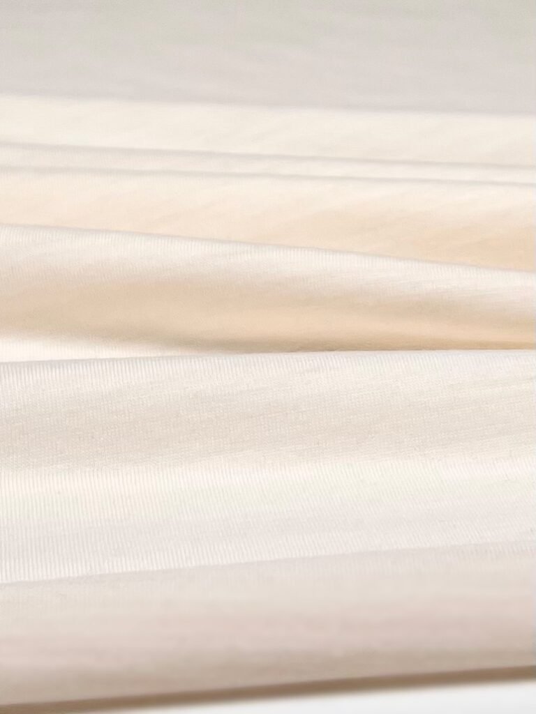 Merino vilnos ir poliesterio elastingas trikotažas (premium kokybė) „Migdolų Pieno“ baltos spalvos 020