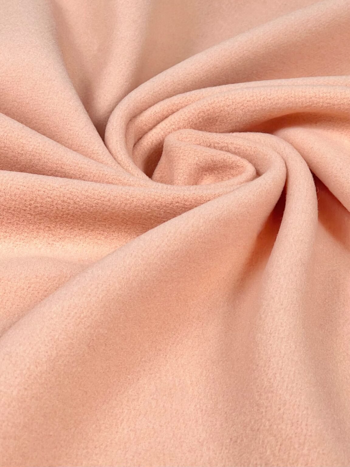 Itališkas paltinis „Virgin“ vilnos audinys veliūrinio paviršiaus „Light Peach“ (SU BROKU)