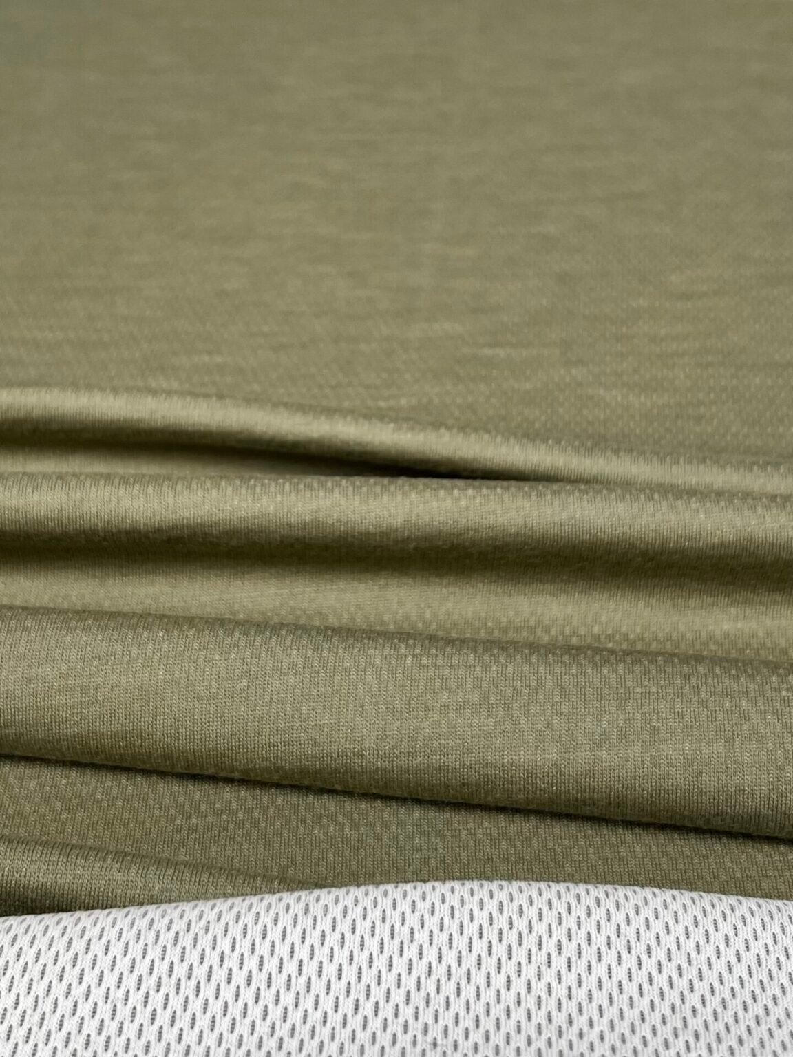 Merino vilnos ir poliesterio elastingas trikotažas (premium kokybė) „Samanų Žalios“ spalvos 016 (SU BROKU)