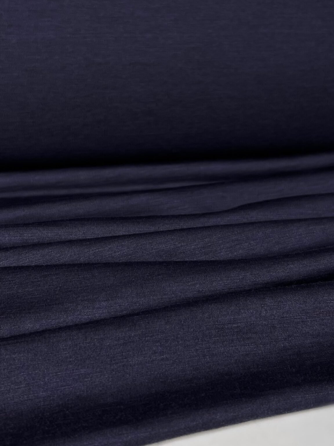 Merino vilnos ir natūralaus šilko elastingas trikotažas (premium kokybė) tamsios violetinės spalvos 150