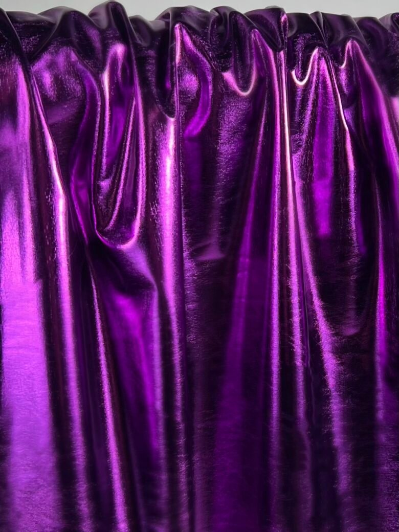 Blizgus trikotažinis LAMA audinys su elastanu violetinės spalvos