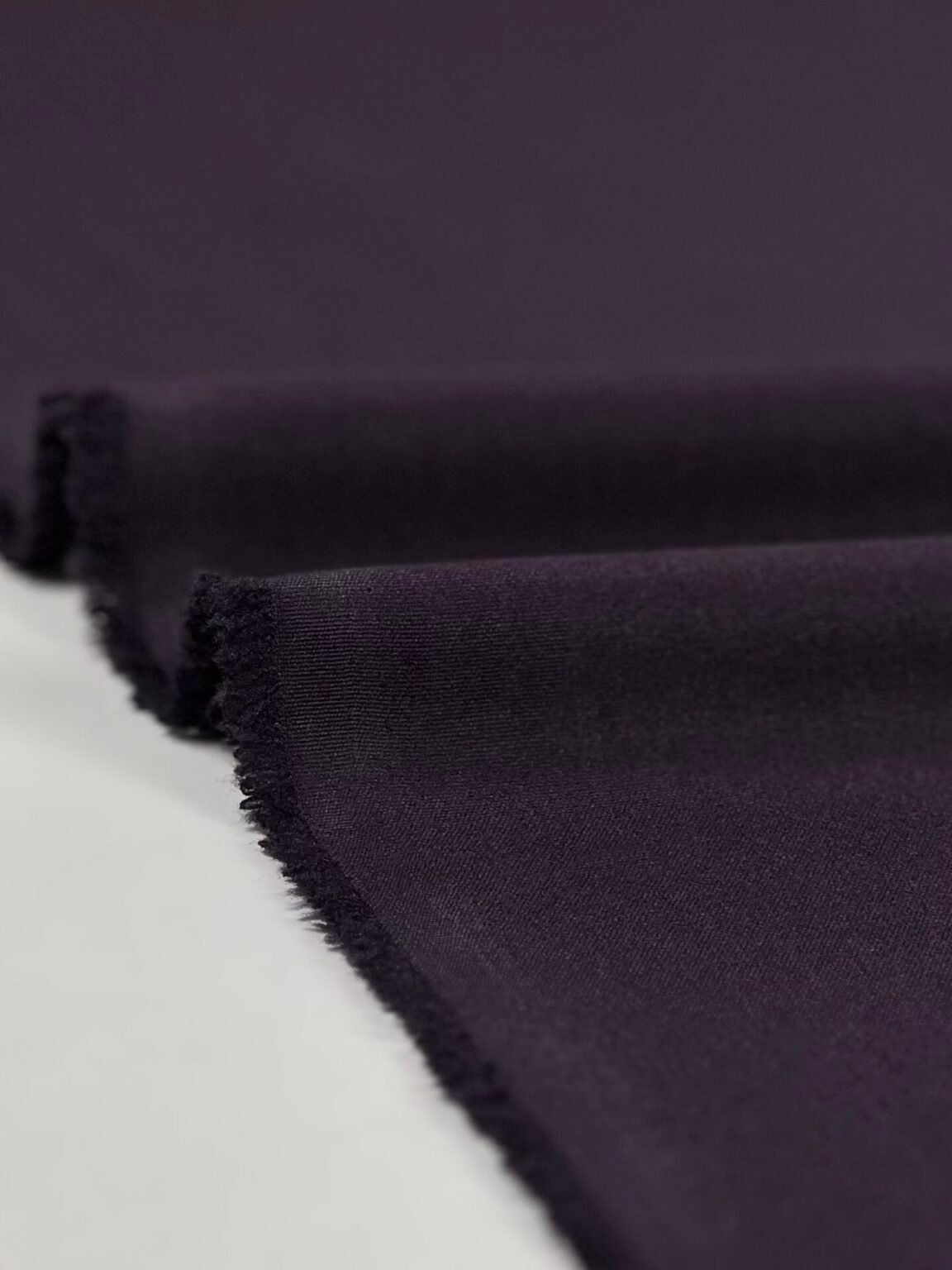 Kostiuminis audinys su viskoze „Dark Purple“