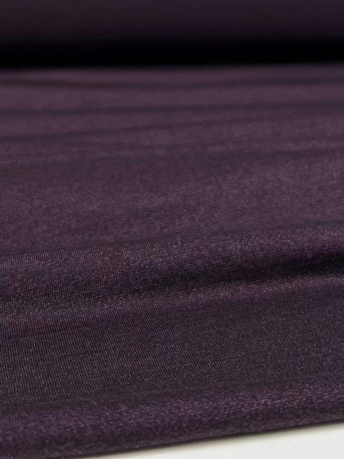 Merino vilnos elastingas trikotažas (premium kokybė) „Tamsus Baklažanas“ 125