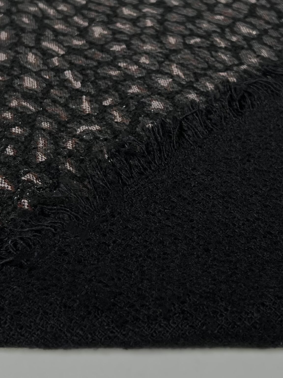 Blizgus viskozės tvidas „Leopardo“ rašto