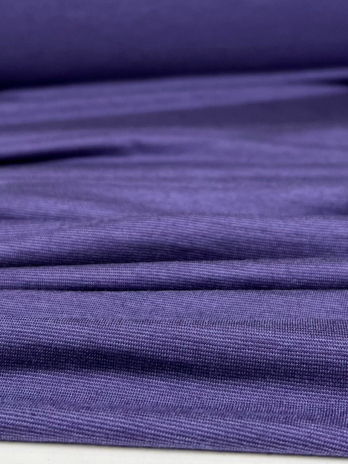 Merino vilnos ir liocelio elastingas trikotažas (premium kokybė) smulkių dryželių rašto violetinės spalvos 037