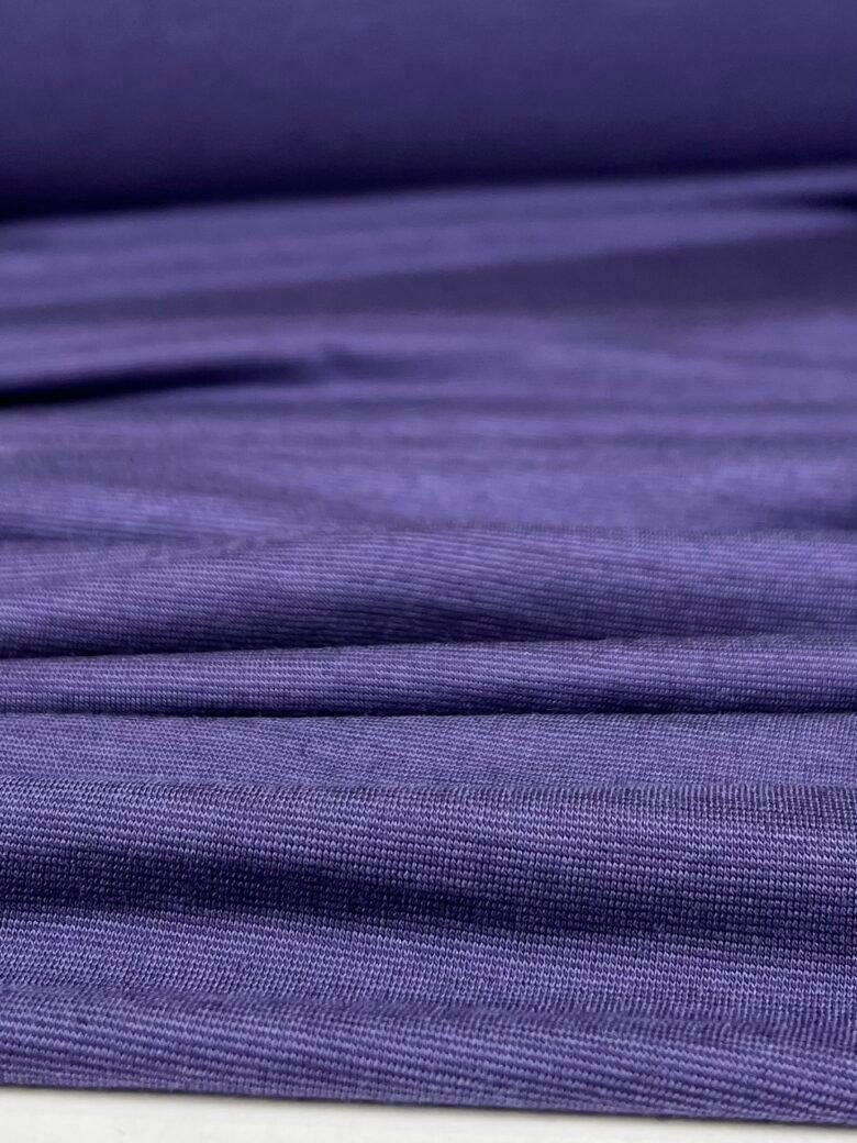 Merino vilnos ir liocelio elastingas trikotažas (premium kokybė) smulkių dryželių rašto violetinės spalvos 037