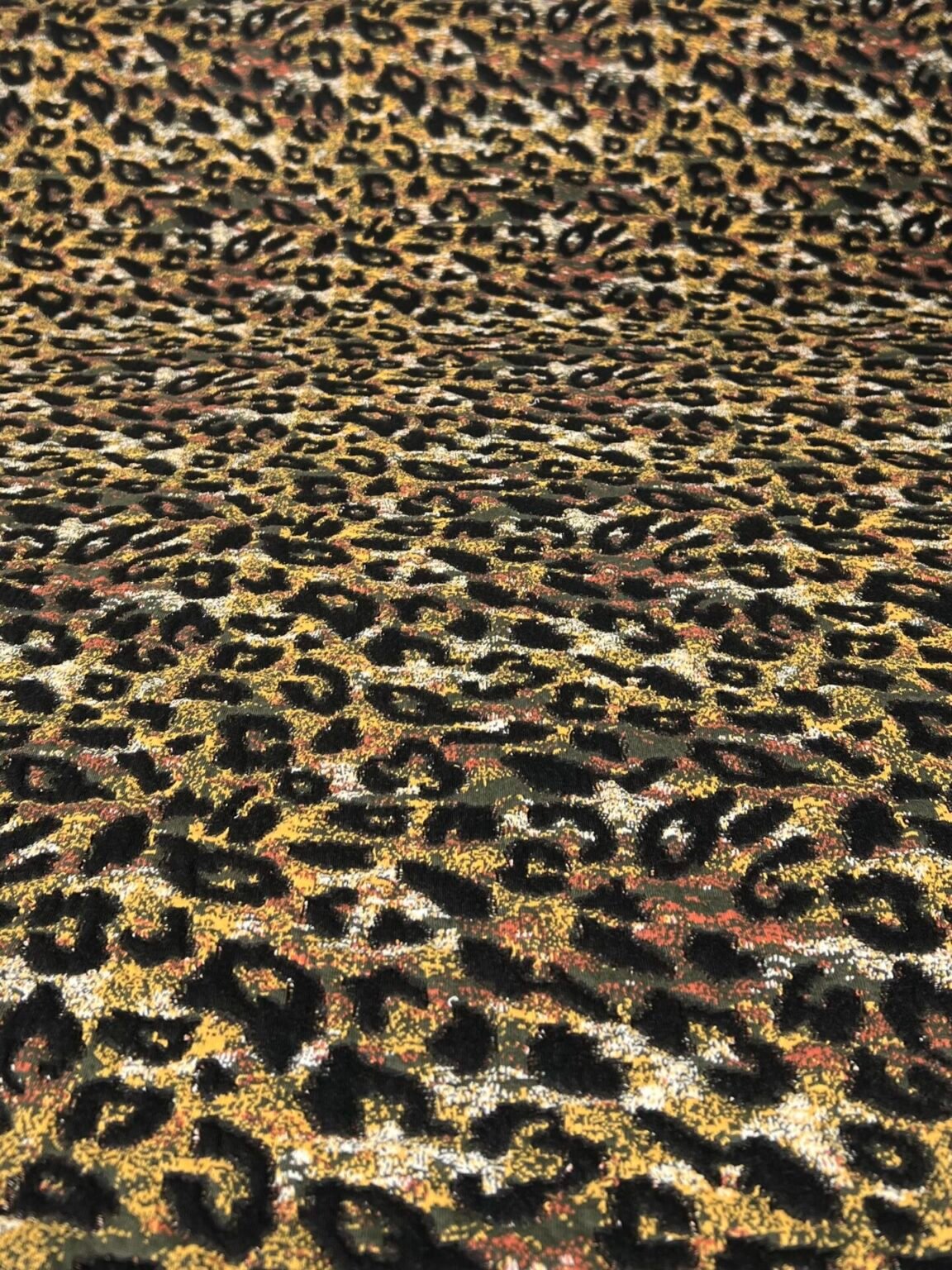 Itališkas tamprus trikotažinis žakardas „Leopardo“ rašto