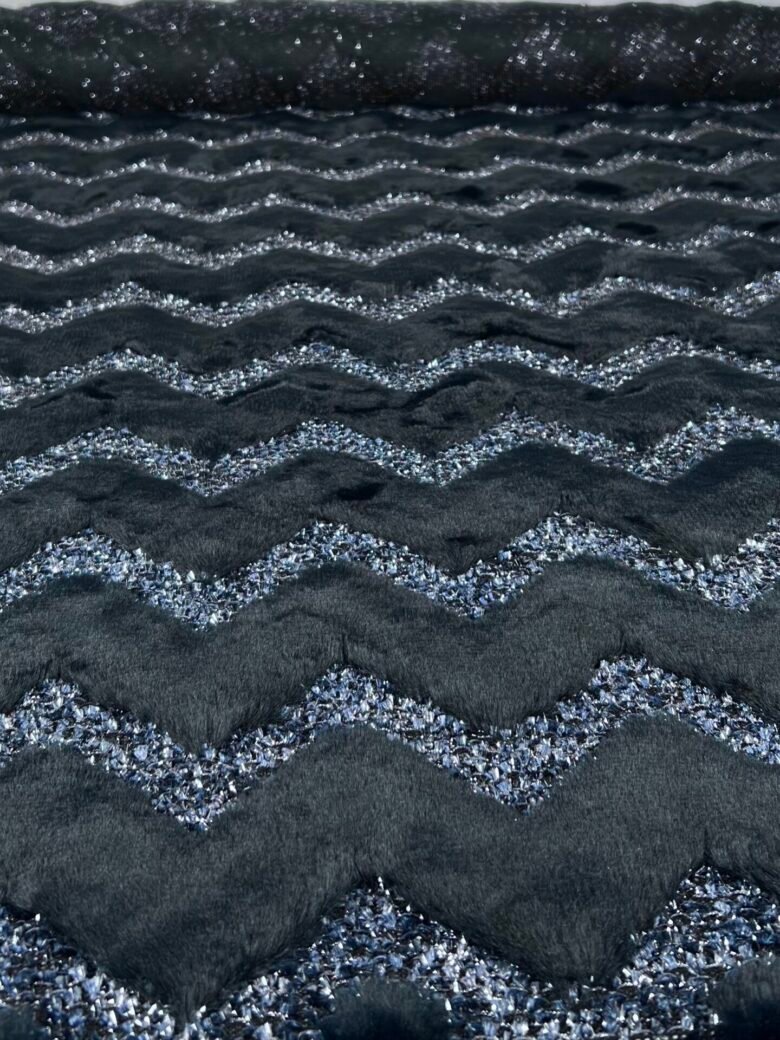 Итальянский мех с вплетённым блестящим узором «ZigZag» роскошного синего цвета