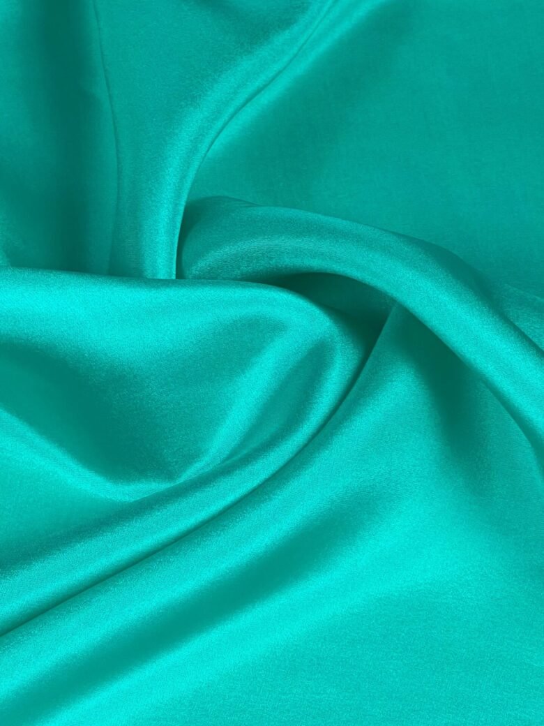 Itališkas kolekcinis satininis vienspalvis šilkas „Turquoise Green“ spalvos