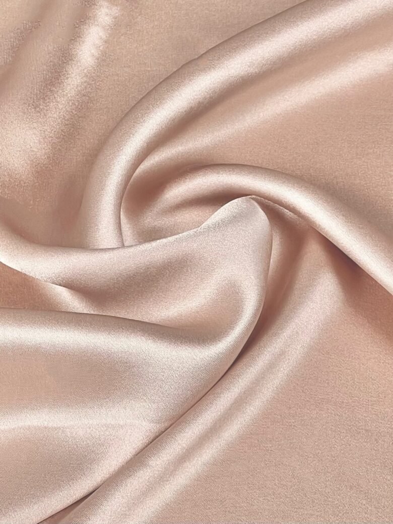 Itališkas kolekcinis satininis vienspalvis šilkas „Natural Pink“ spalvos