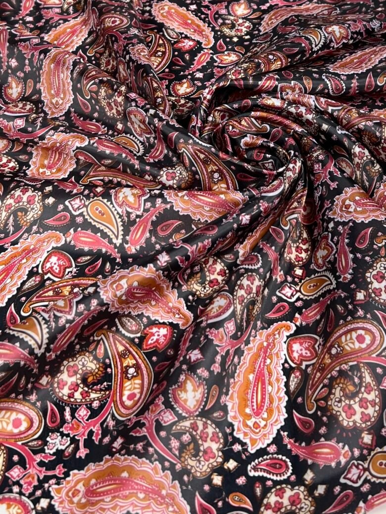 Pamušalinis audinys su dizainu „Dark Paisley“