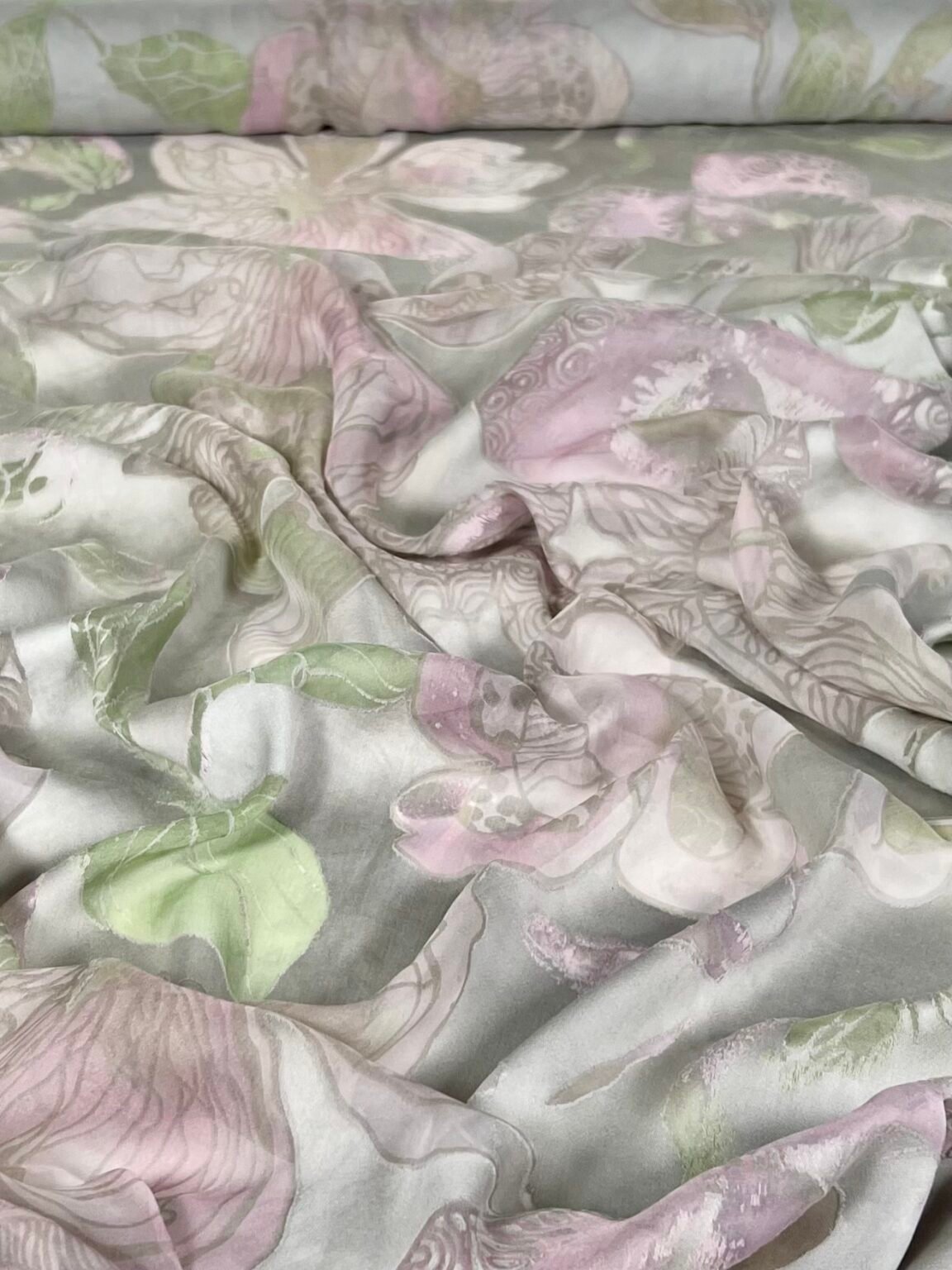 Itališkas kolekcinis natūralaus šilko ir viskozės žakardinis vualis (Voile Silk) „Watercolor Aesthetic“