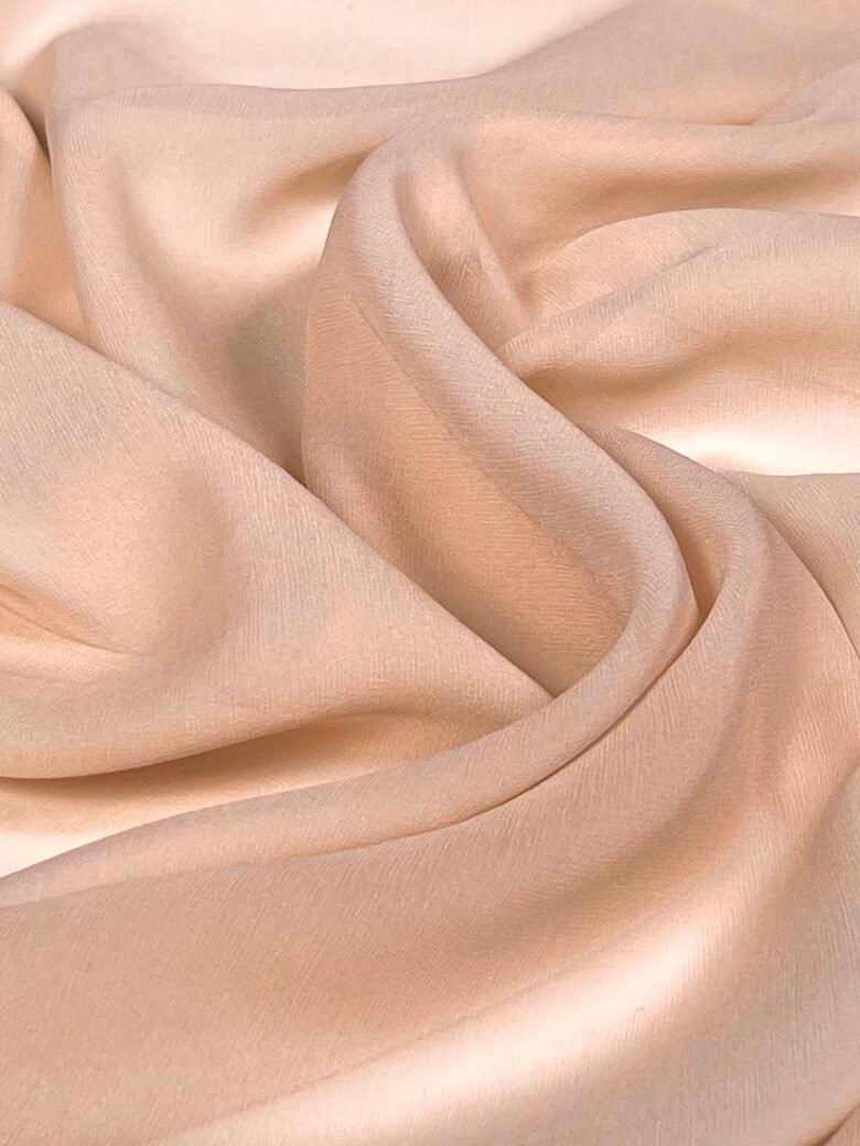 Itališkas kolekcinis šifoninis vienspalvis natūralus šilkas su elastanu „Pink Rose“